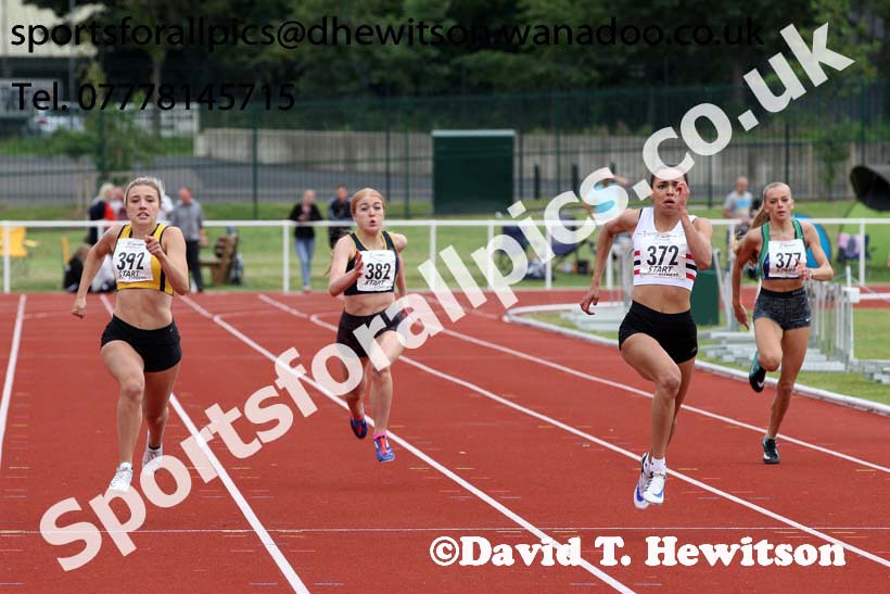 Womens under-17s 200 metres, Northern Under-13s, U-15s and 17s Championships. Photo: David T. Hewitson/Sports for All Pics